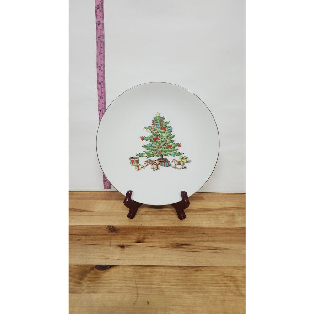 Tienshan Holiday Hostess Japan 8 1/4 inch plate